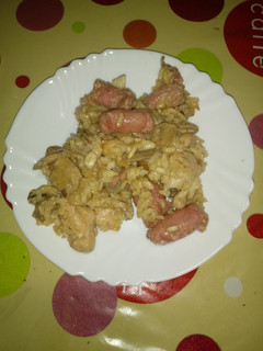 Una foto de Risotto de pollo salchichas y champiñones en la cecofry 4d