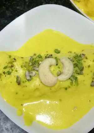 गाजर रोल विथ राबड़ी (Carrot roll with rabri recipe in hindi) रेसिपी मुख्य फोटो