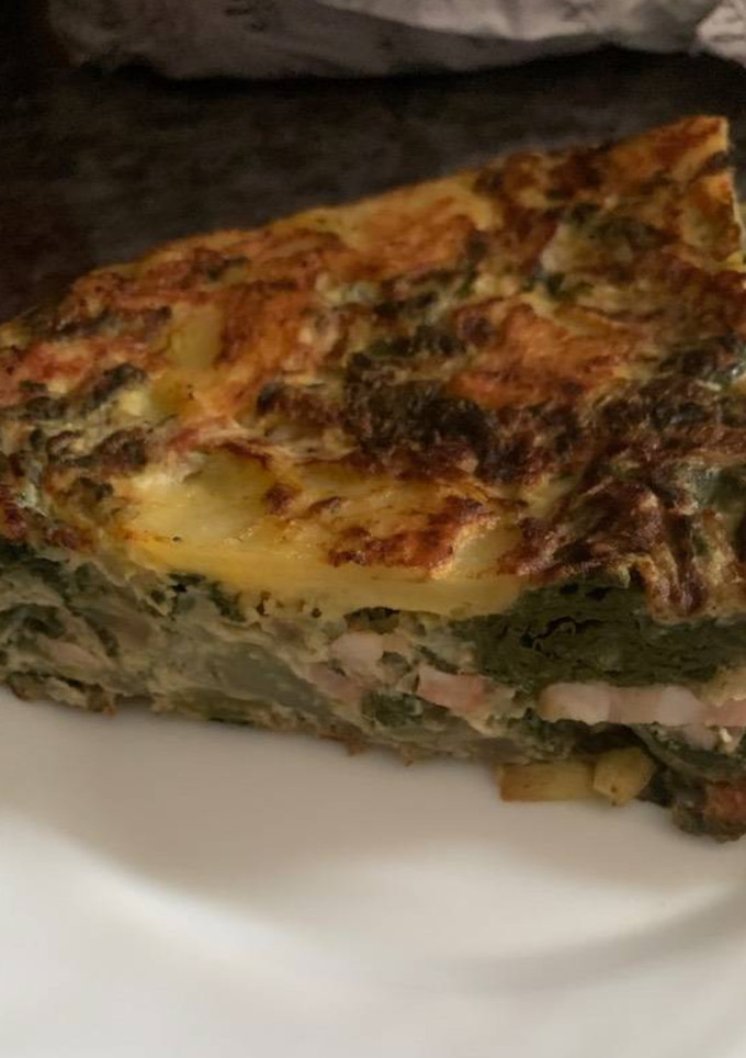 Una foto de Tortilla de patata con acelgas y bacon
