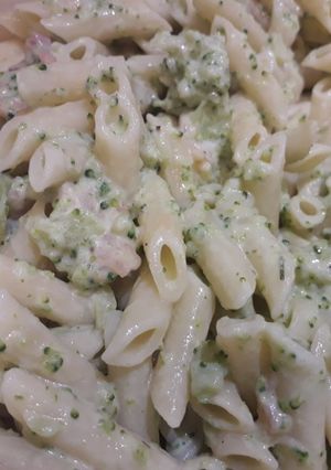 Una foto de Pasta con brócoli