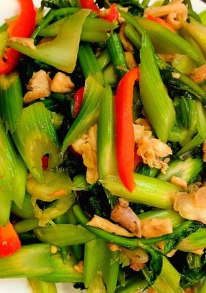 Hình của món Cần tây, ớt chuông xào thịt gà.