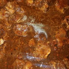 A picture of Cola de rez en salsa picoso.