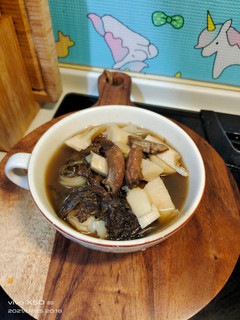 福菜薑絲筍子排骨湯 的食譜成品照片