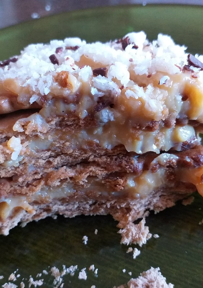 Una foto de Tarta de coco y dulce de leche
