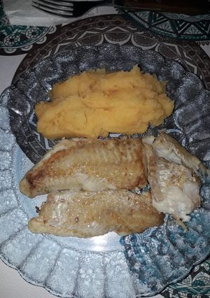 Una foto de Filet a la sartén con puré de calabaza y papas