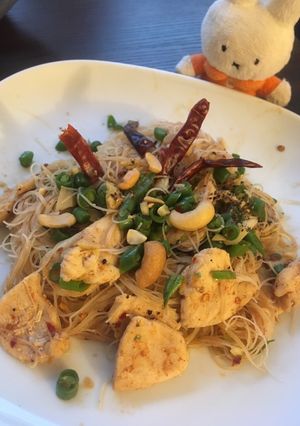 รูปของ เส้นหมี่ผัดพริกเผาไก่