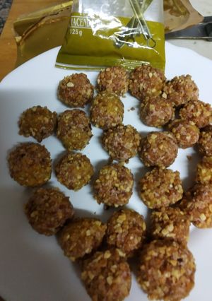 Una foto de Bolitas de foie y crocanti