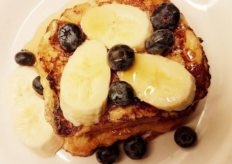 Tostadas Francesas con Plátano y Arándanos