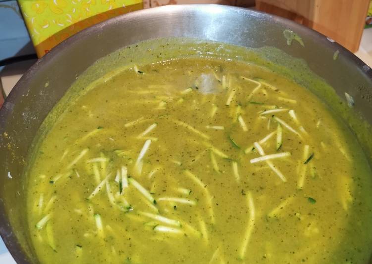 Soupe de courgettes au curry