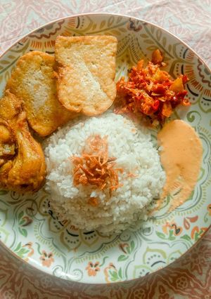 Foto resep Nasi Uduk Rice Cooker dengan Sambal Kecombrang dan Sambal Kacang