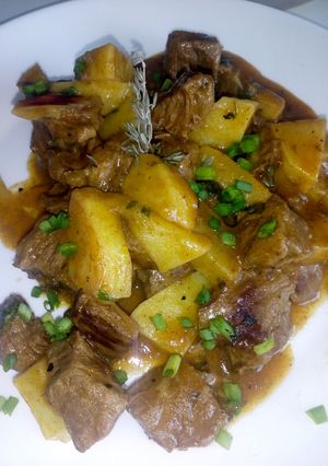 Foto principal de Carne compuesta con papas a la Canaria