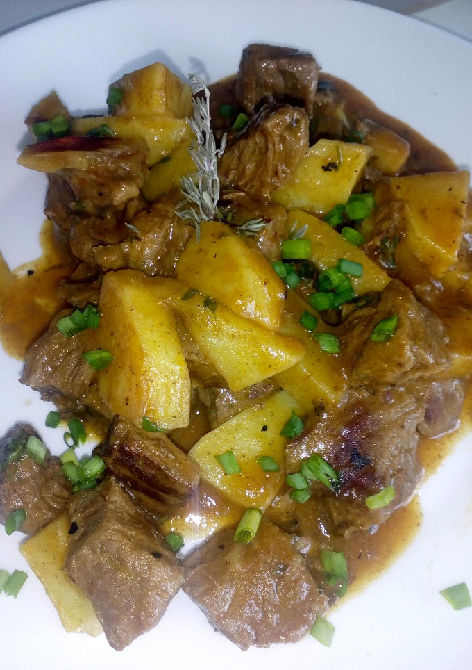Una foto de Carne compuesta con papas a la Canaria