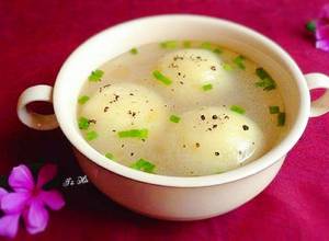 Hình của món Soup khoai tây viên nhân thịt.