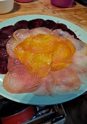 Une photo de Carpaccio de betterave