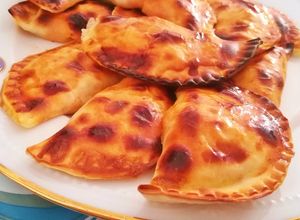 Foto principal de Empanadillas rápidas de atún, sofrito de tomate y huevo duro