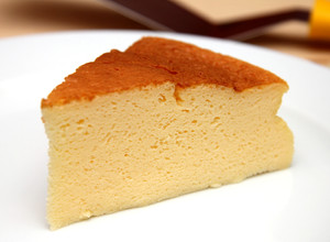Habkönnyű japán sajttorta (Jiggly cake) recept fotója
