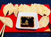 Una foto de como hacer gyozas al vapor