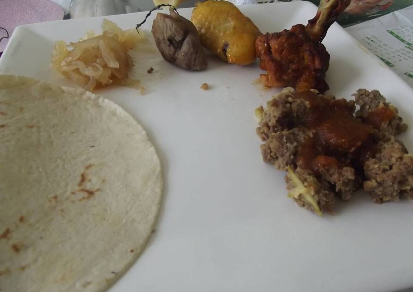 Bocadillos mexicanos, alitas, costillas y piernas a la cazuela