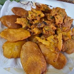 Aloo pakoray A picture of Aloo pakoray.