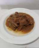 Hígado de res en salsa roja (de tomate)