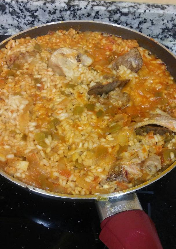 Una foto de Arroz con Conejo