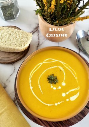 Une photo de Soupe lentilles corail et potimarron