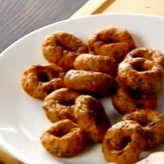 A picture of Chicken vada.