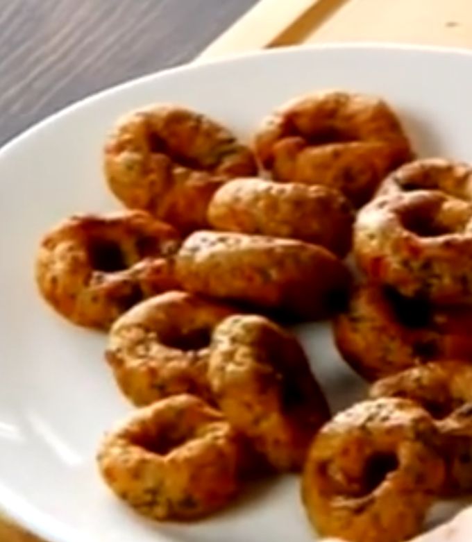 A picture of Chicken vada.