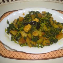 A picture of Bathua Saag With Pakora And Potato Curry.