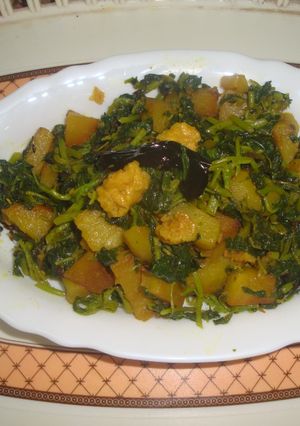 A picture of Bathua Saag With Pakora And Potato Curry.