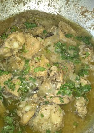 A picture of Chicken white karahi.