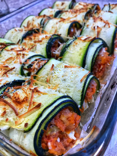 Una foto de Canelones de calabacín con atún