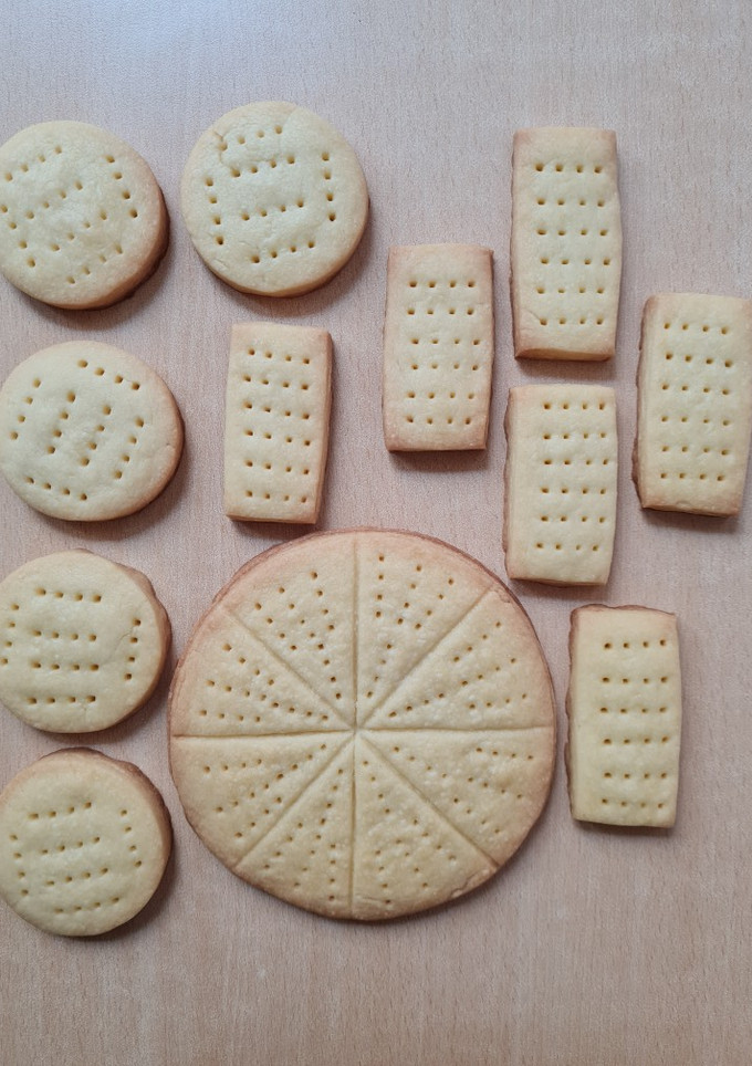 Una foto de Shortbread 🏴󠁧󠁢󠁳󠁣󠁴󠁿 Galletas escocesas "shortie"