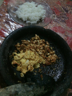 Foto resep Telor dadar dan tempe penyet sambel bawang