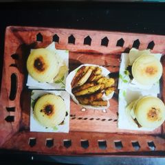 A picture of Idli burgers.