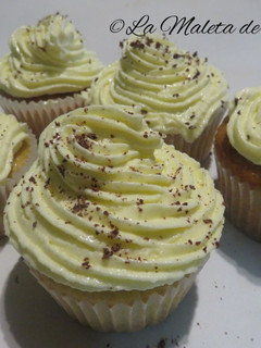 Una foto de Cupcakes de vainilla y chocolate blanco