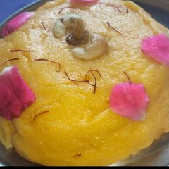 A picture of Rava kesari kesari bath.