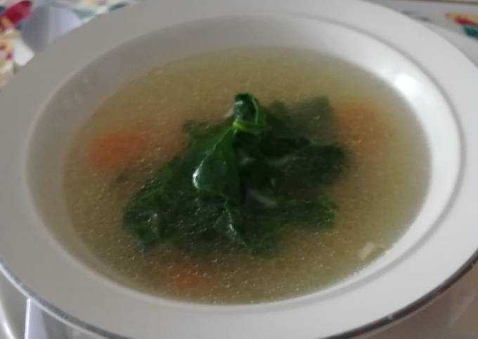 Caldo de Pollo con Acelga Receta de Avilia31- Cookpad