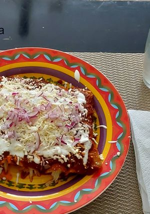 Una foto de ENCHILDAS POTOSINAS para el FIN DE SEMANA