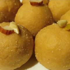 A picture of Besan laddu.
