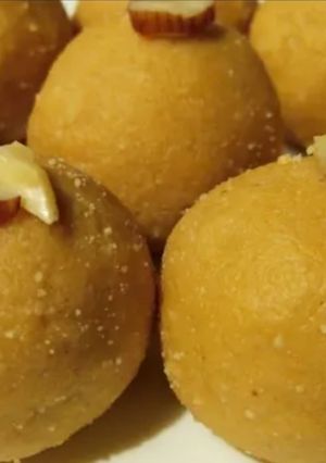 A picture of Besan laddu.