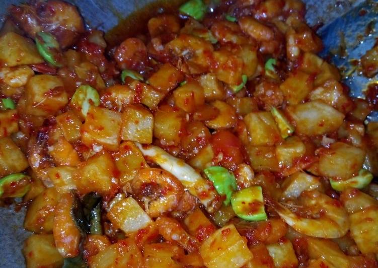 Resep Kentang Balado Udang Pete, Lezat