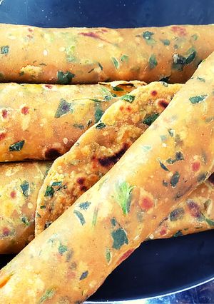 A picture of Soft Methi Thepla | Gujarati thepla | Fenugreek thepla | Lunchbox Recipe | Picnic Recipe -.