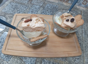 Una foto de Helados de Vainilla y Dulce de Leche