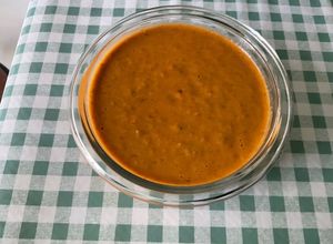 Une photo de Sauce aux tomates, pesto, ail frais, soja et gingembre