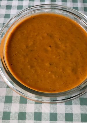 Une photo de Sauce aux tomates, pesto, ail frais, soja et gingembre