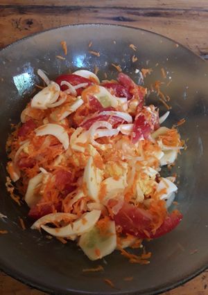 Una foto de Ensalada rapidita y fresca.😊😋