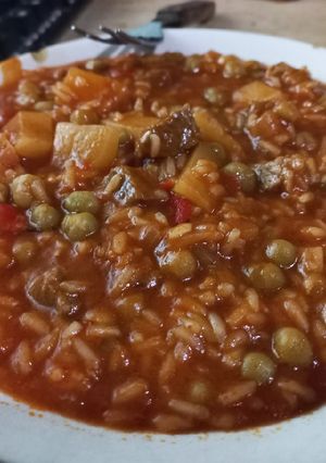 Una foto de Guiso de arroz con arveja, carne y papa