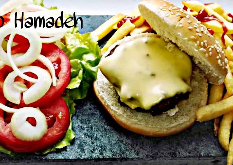 Steps to Prepare Homemade Cheesy Beef Burger