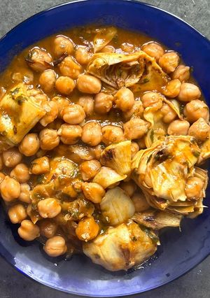 Una foto de Garbanzos con alcachofa (de bote)